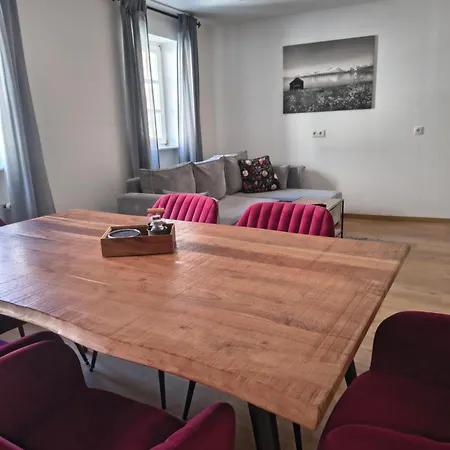 Der Baeren - Historische & Ferienwohnung, Penzion *